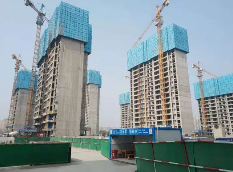 小區(qū)建筑工地測量現(xiàn)場 小區(qū)建筑工地測量現(xiàn)場